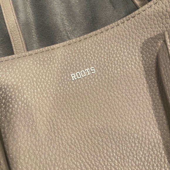Roots Soft Tan Leather Tote Bag - Picture 2 of 11
